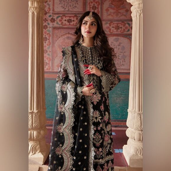 Afrozeh Indian / Pakistani Luxury Wedding Wear - Picture 6 of 16